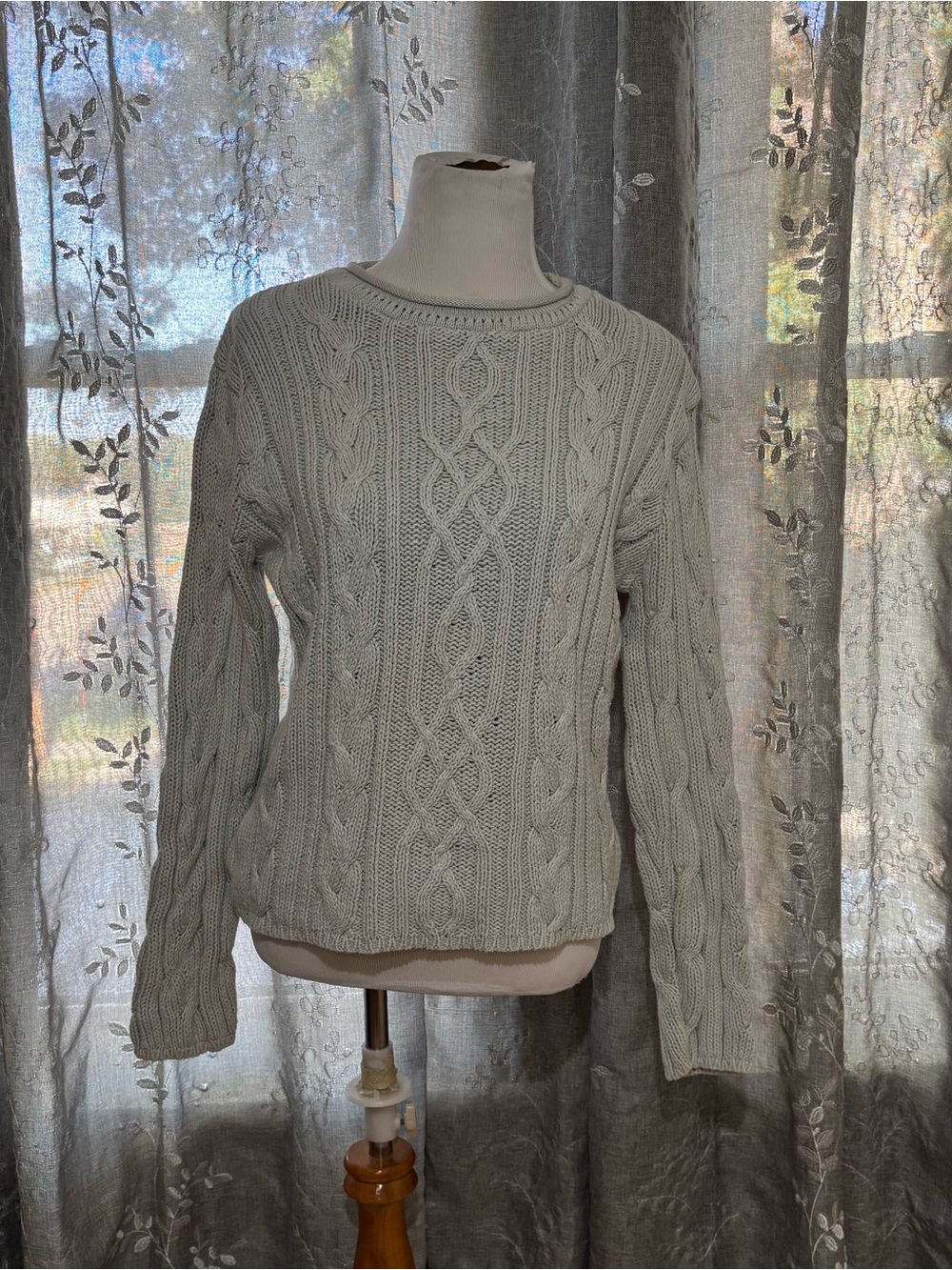 VINTAGE FOREVER 21 CABLE KNIT SWEATER size medium